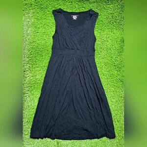 Brand New Liz Lange Maternity V neck dress Size M.